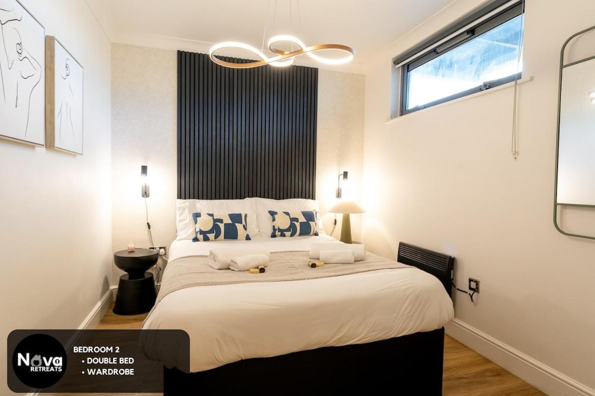 Central, Spacious Stays, Secure Parking Apartment